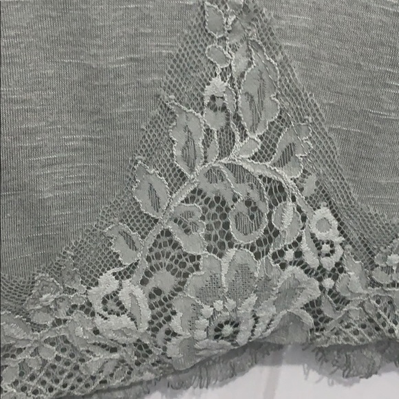 Floral Lace patterned blouse. - Picture 3 of 4